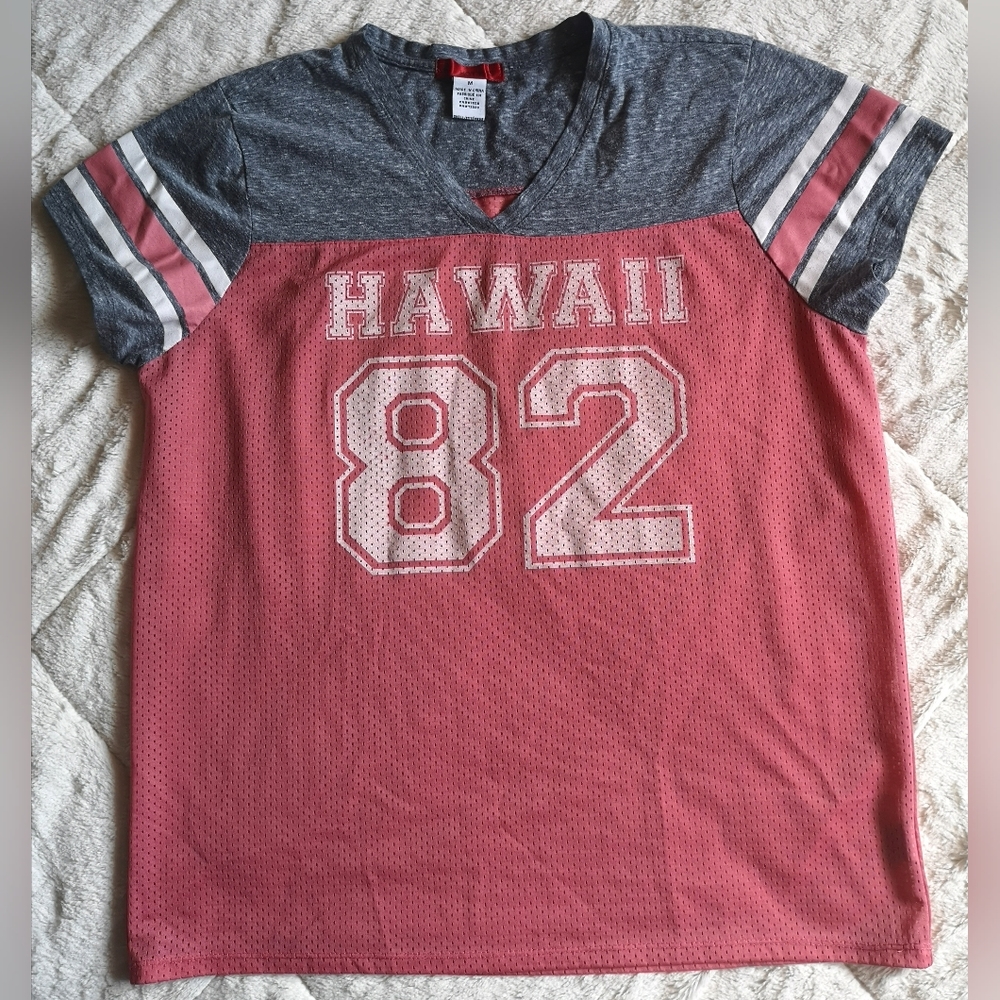 Hot Kiss shirt. Size M.